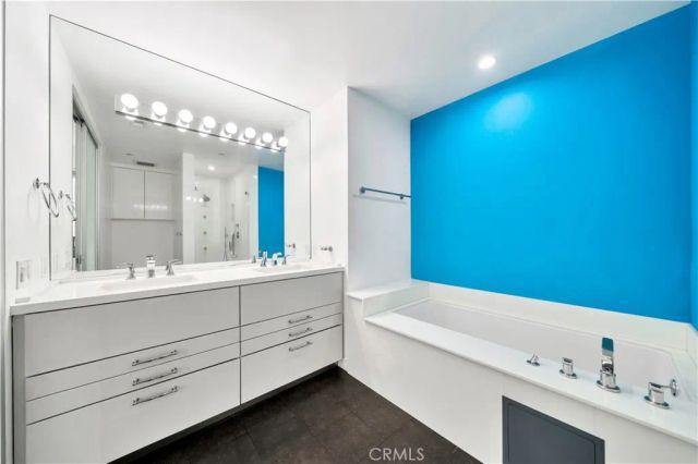 1200 N Sweetzer Avenue 2, West Hollywood, CA 90069