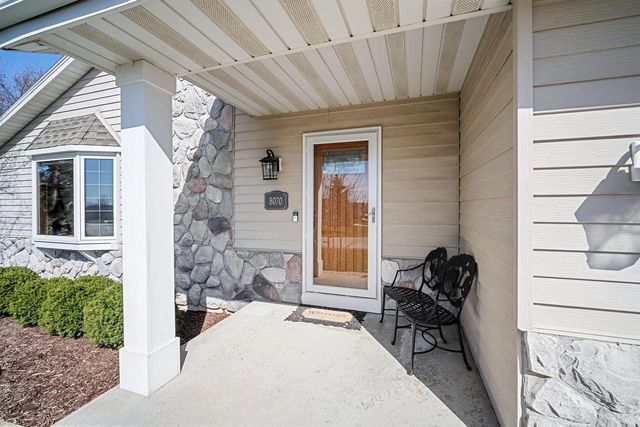 8070 S Long Meadow DRIVE, Oak Creek, WI 53154