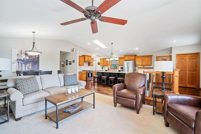 8070 S Long Meadow DRIVE, Oak Creek, WI 53154