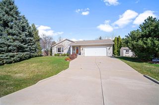 8070 S Long Meadow DRIVE, Oak Creek, WI 53154