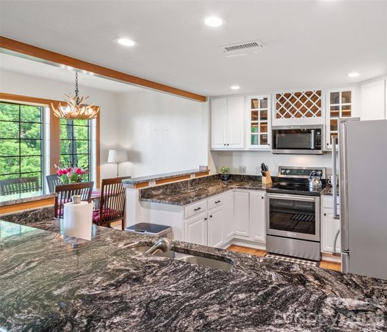 61 Creekside Way G201, Burnsville, NC 28714