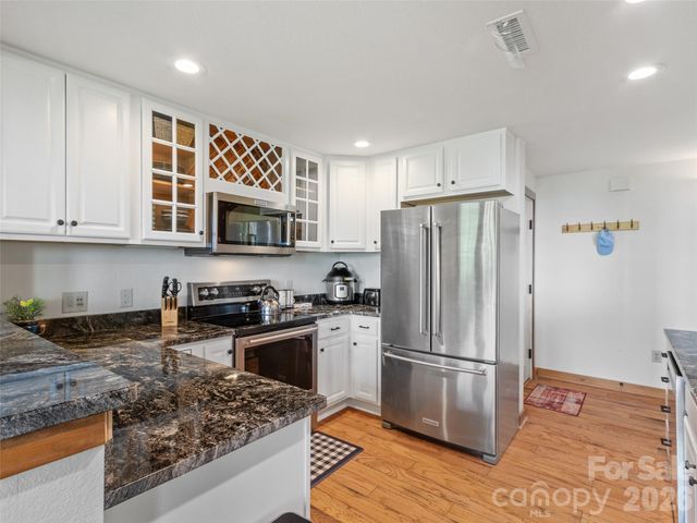 61 Creekside Way G201, Burnsville, NC 28714