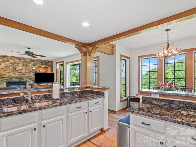 61 Creekside Way G201, Burnsville, NC 28714