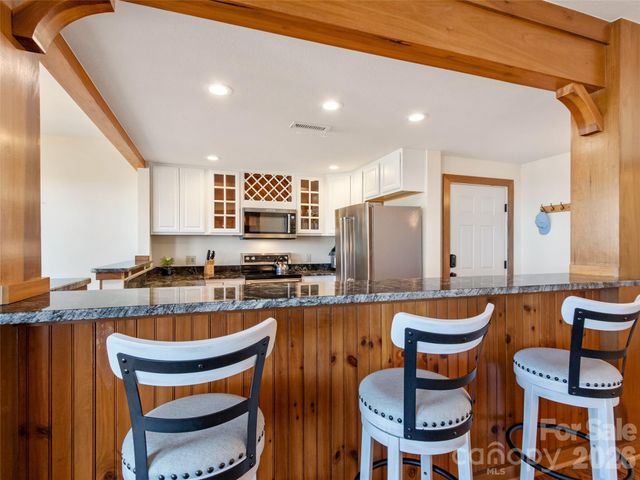 61 Creekside Way G201, Burnsville, NC 28714