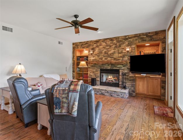 61 Creekside Way G201, Burnsville, NC 28714