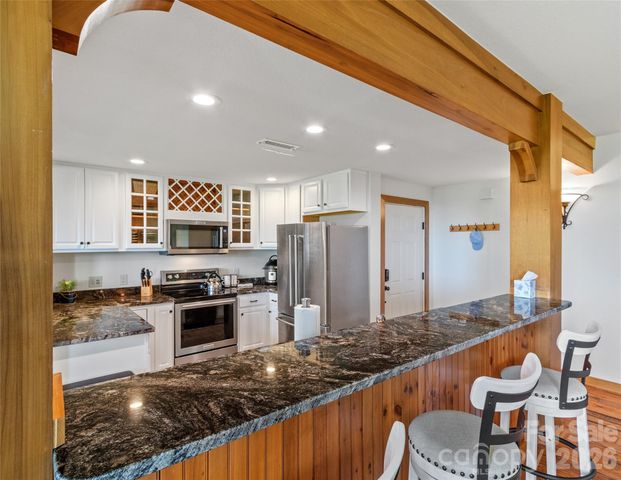 61 Creekside Way G201, Burnsville, NC 28714