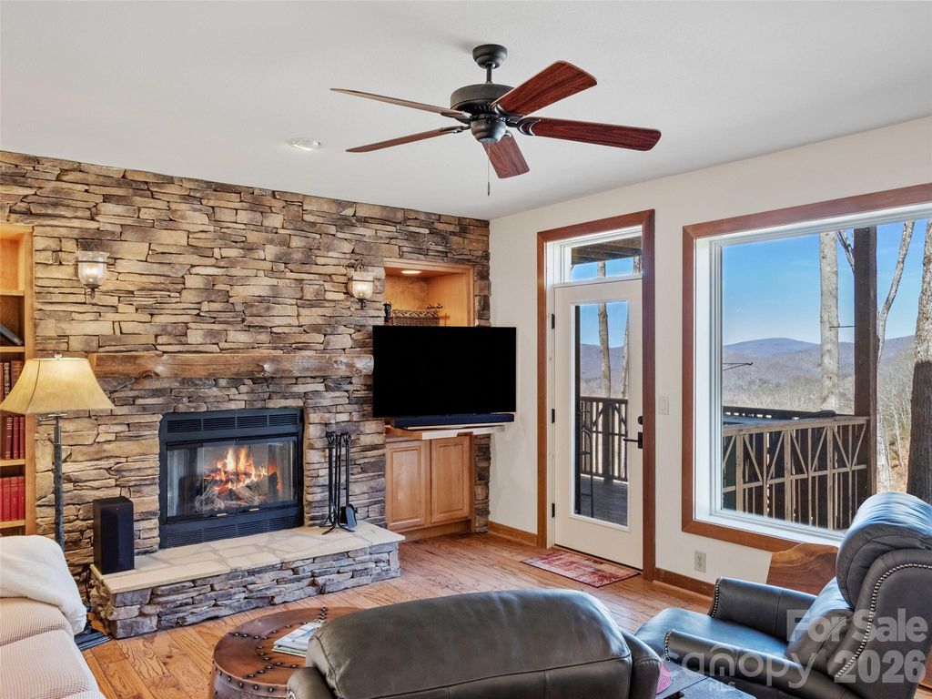 61 Creekside Way G201, Burnsville, NC 28714