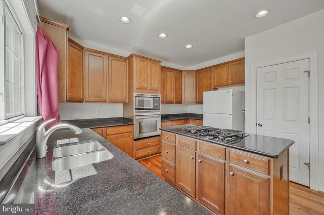 8177 MCCAULEY WAY, Lorton, VA 22079