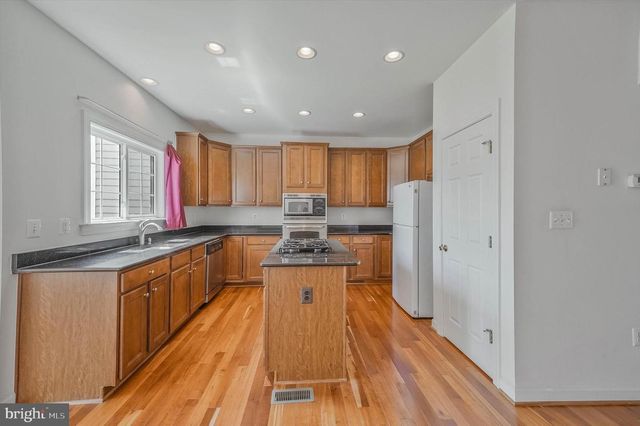 8177 MCCAULEY WAY, Lorton, VA 22079
