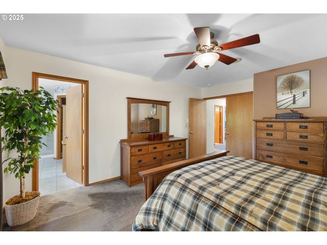 1082 57TH St, Washougal, WA 98671