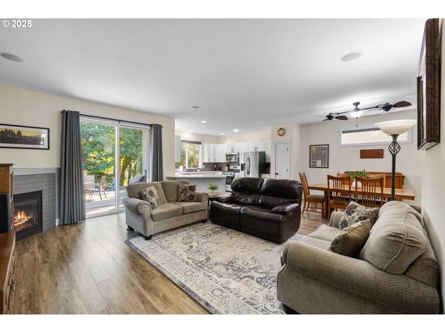 1082 57TH St, Washougal, WA 98671