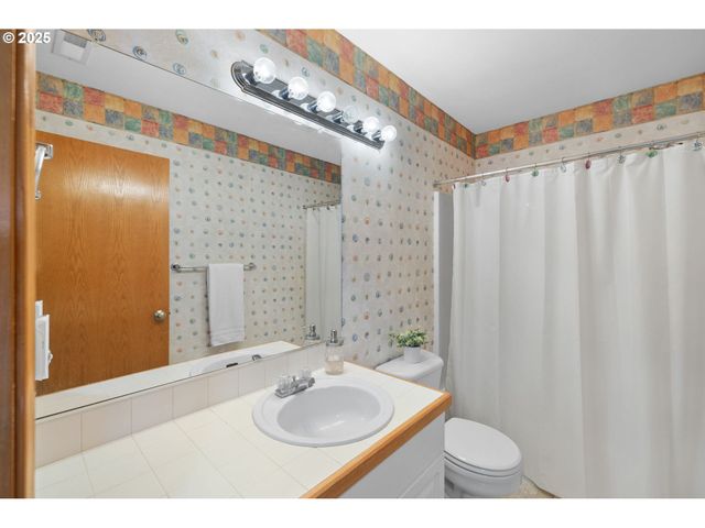 1082 57TH St, Washougal, WA 98671