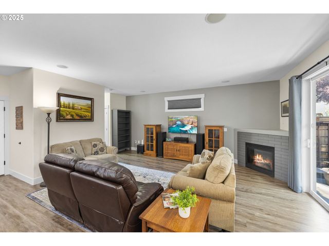 1082 57TH St, Washougal, WA 98671