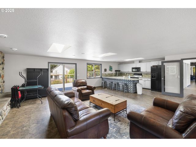 1082 57TH St, Washougal, WA 98671