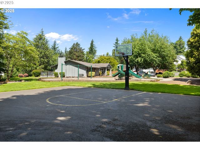 1082 57TH St, Washougal, WA 98671
