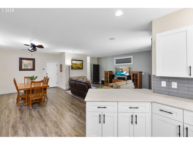 1082 57TH St, Washougal, WA 98671