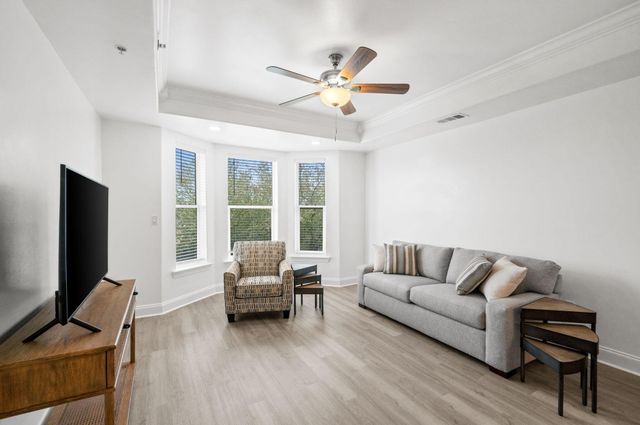 251 MATTIE M KELLY Boulevard Boulevard 302, Destin, FL 32541