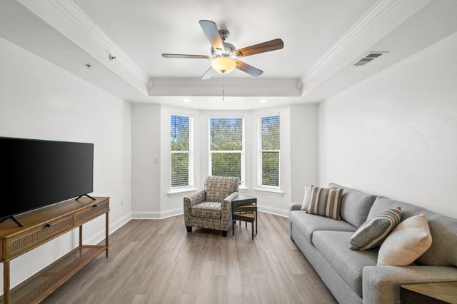 251 MATTIE M KELLY Boulevard Boulevard 302, Destin, FL 32541