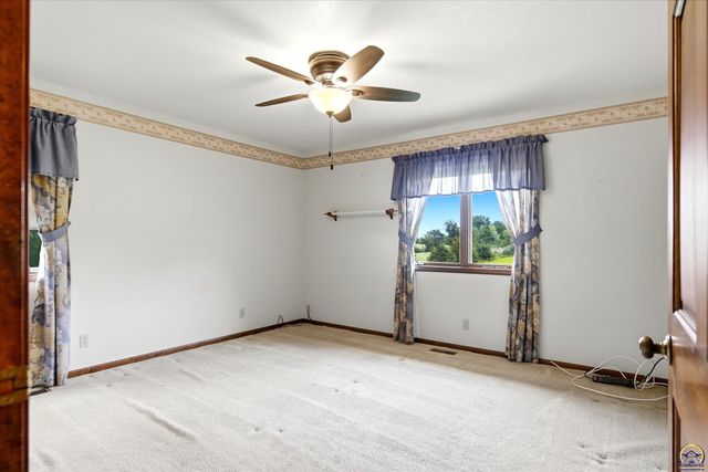 6824 NW Nickell RD, Topeka, KS 66618