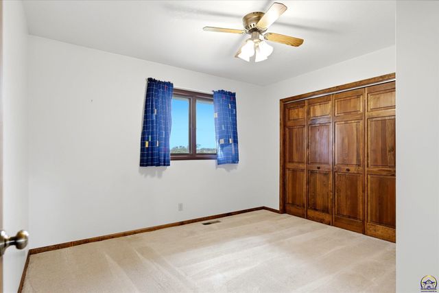 6824 NW Nickell RD, Topeka, KS 66618