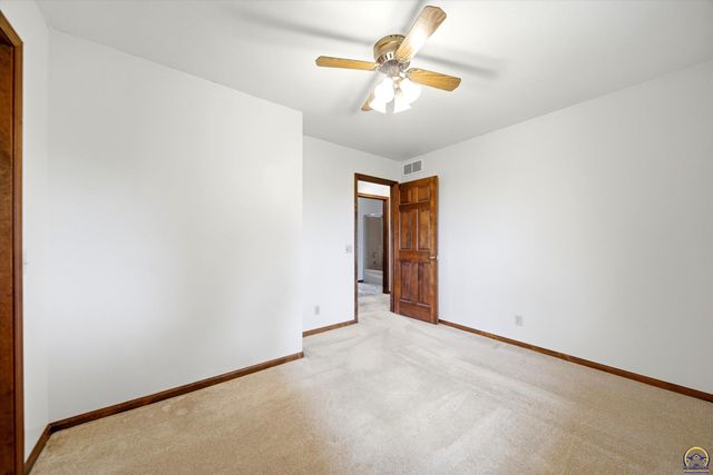 6824 NW Nickell RD, Topeka, KS 66618