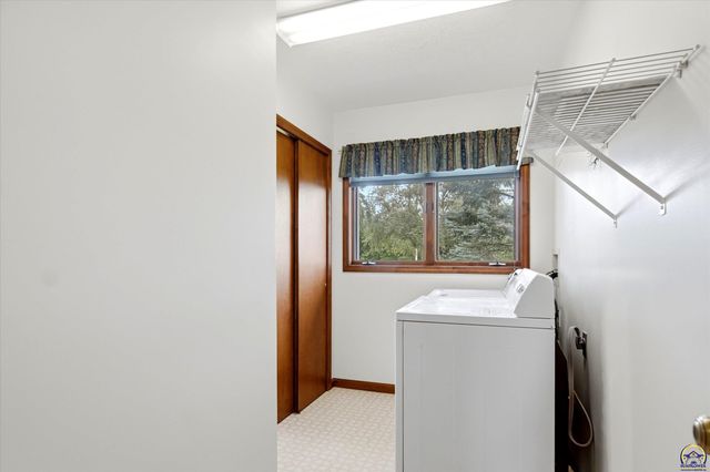 6824 NW Nickell RD, Topeka, KS 66618