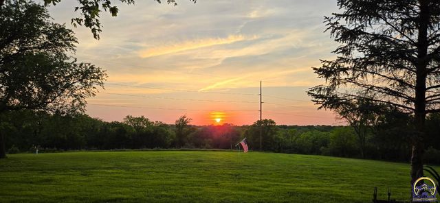 6824 NW Nickell RD, Topeka, KS 66618