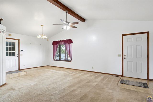 6824 NW Nickell RD, Topeka, KS 66618