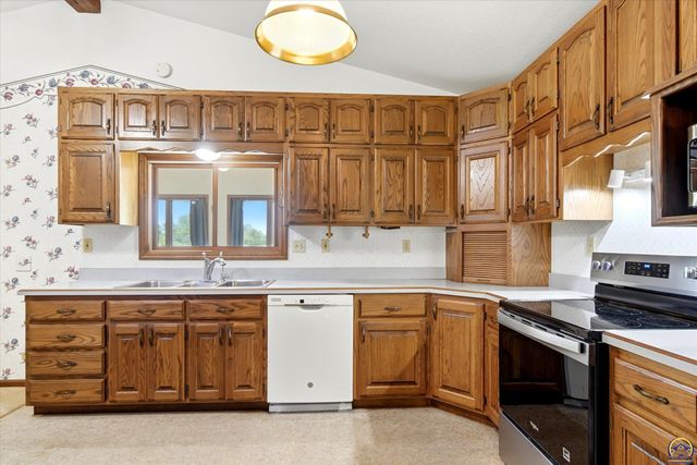 6824 NW Nickell RD, Topeka, KS 66618