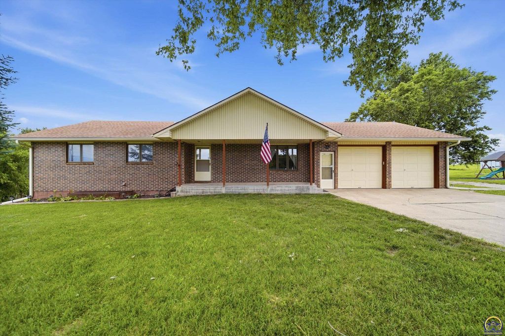 6824 NW Nickell RD, Topeka, KS 66618
