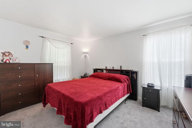 4796 PEARSON DR, Woodbridge, VA 22193
