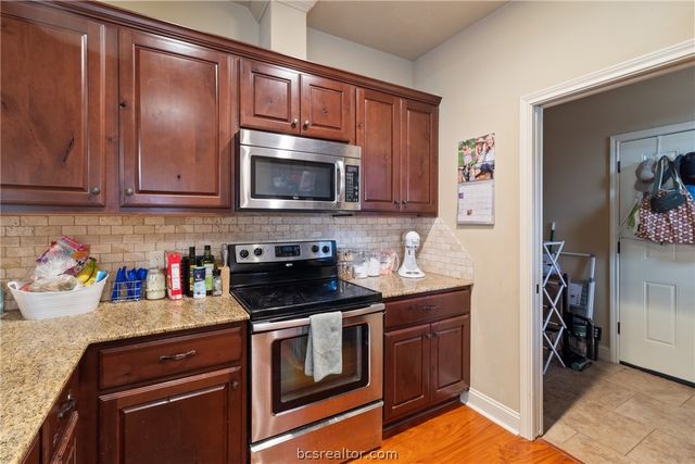 1421 Buena Vista, College Station, TX 77845