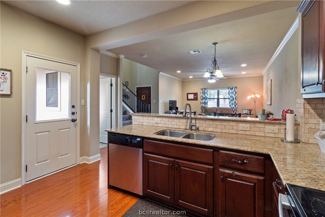 1421 Buena Vista, College Station, TX 77845