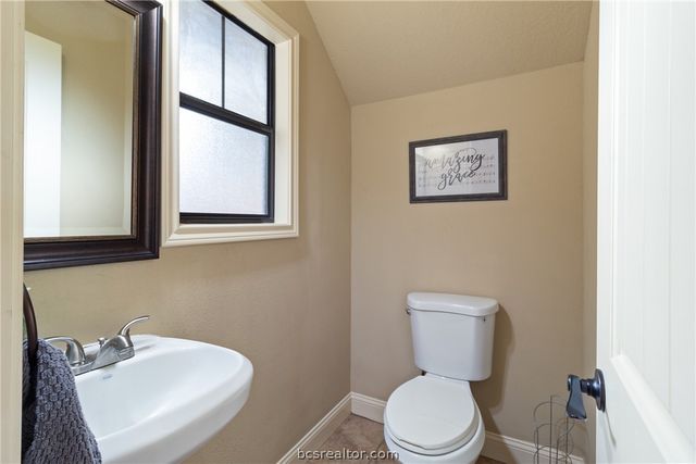 1421 Buena Vista, College Station, TX 77845