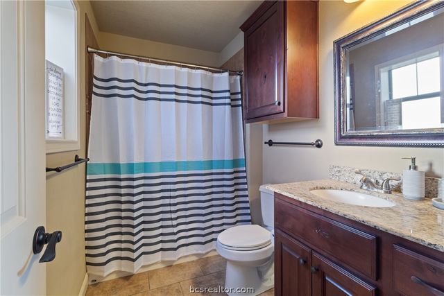 1421 Buena Vista, College Station, TX 77845