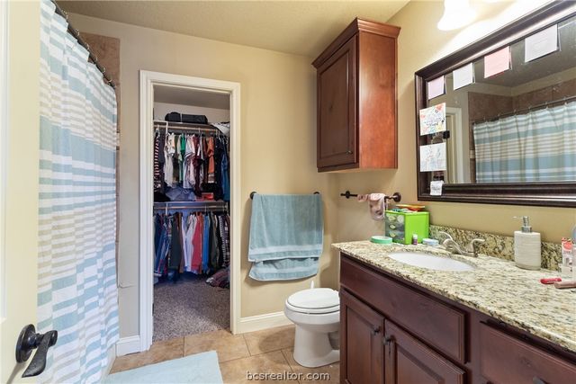 1421 Buena Vista, College Station, TX 77845