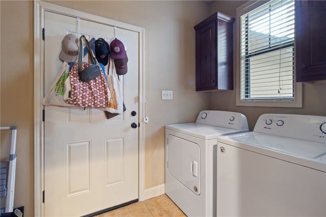 1421 Buena Vista, College Station, TX 77845