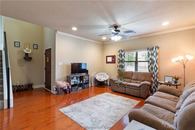 1421 Buena Vista, College Station, TX 77845