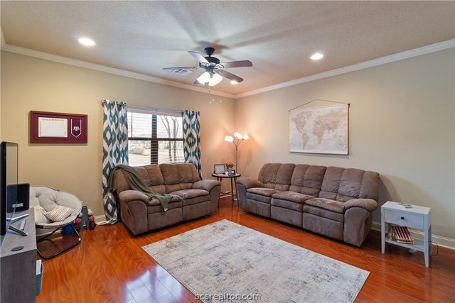 1421 Buena Vista, College Station, TX 77845