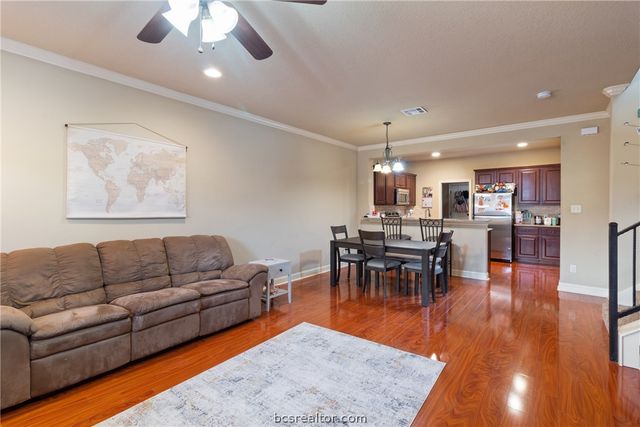 1421 Buena Vista, College Station, TX 77845