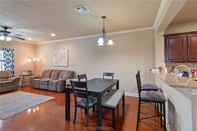 1421 Buena Vista, College Station, TX 77845