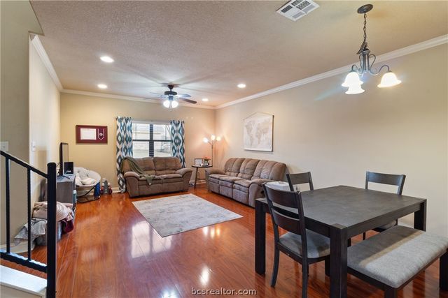 1421 Buena Vista, College Station, TX 77845