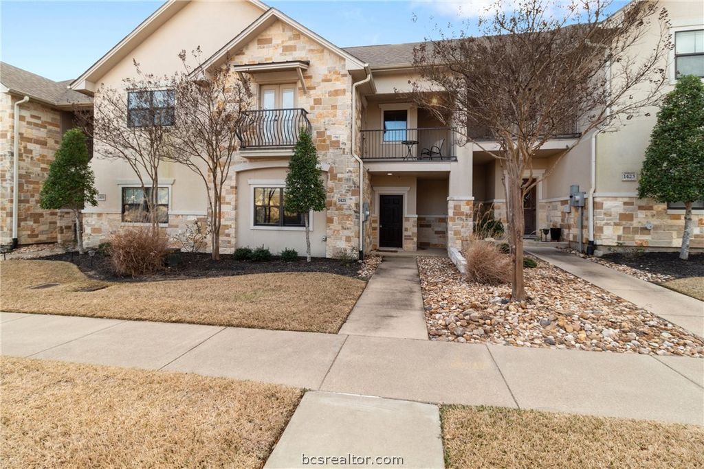 1421 Buena Vista, College Station, TX 77845