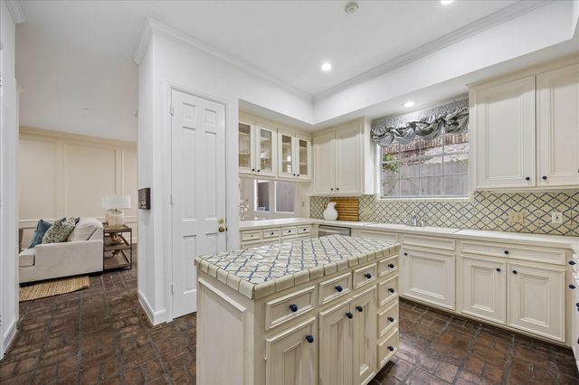 1422 Nantucket Drive C, Houston, TX 77057