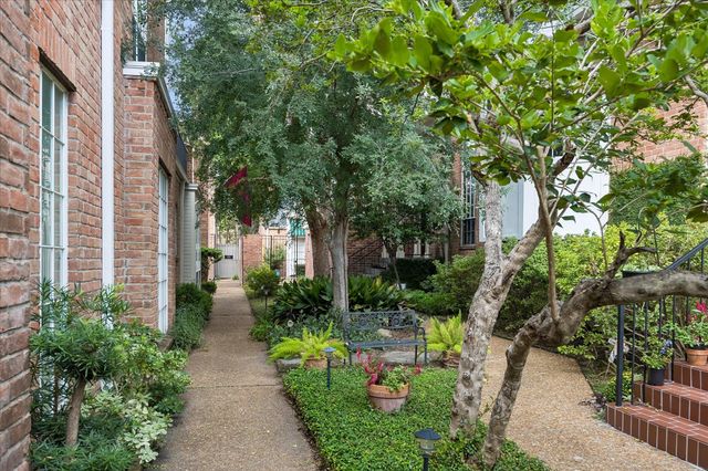 1422 Nantucket Drive C, Houston, TX 77057