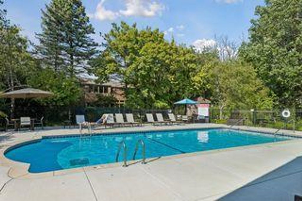 3531 Oakton Drive 2004, Hopkins, MN 55305 — photo 3