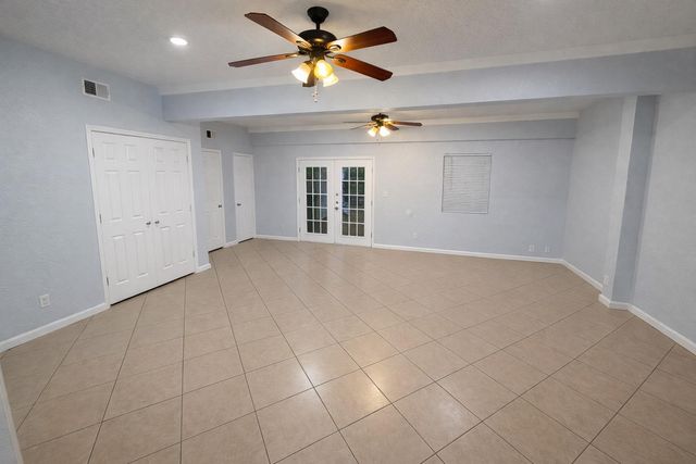 800 N San Jacinto 102, Conroe, TX 77301