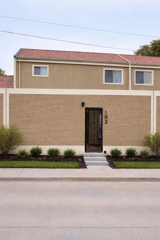 800 N San Jacinto 102, Conroe, TX 77301