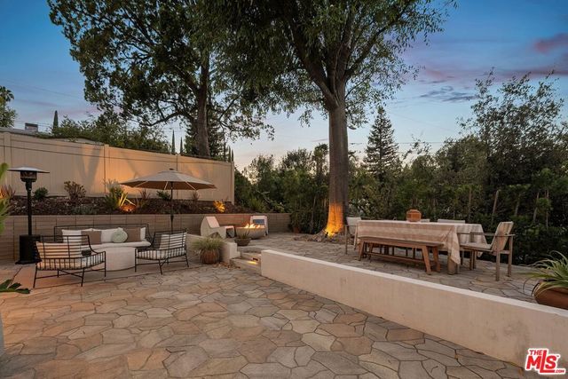 23811 Berdon Street, Woodland Hills, CA 91367