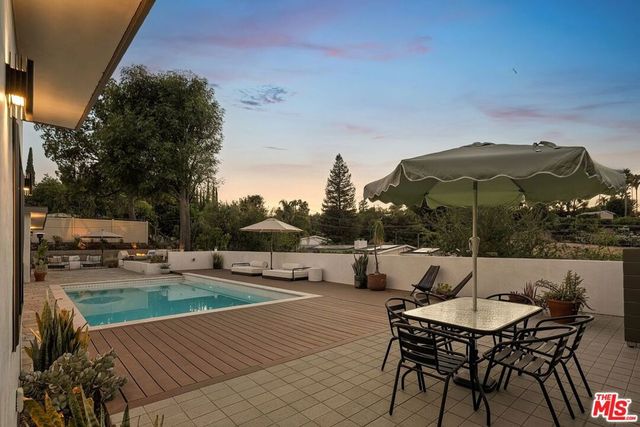 23811 Berdon Street, Woodland Hills, CA 91367